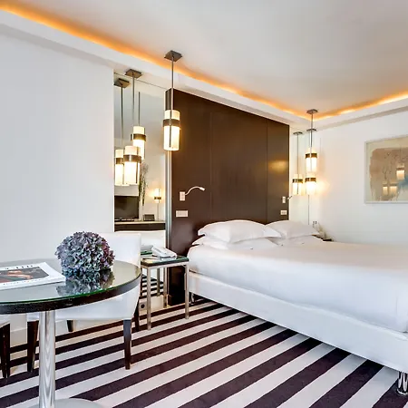 Le A Hotel