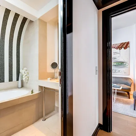 Le A Hotel Parigi