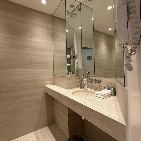 Le A Hotel 4*