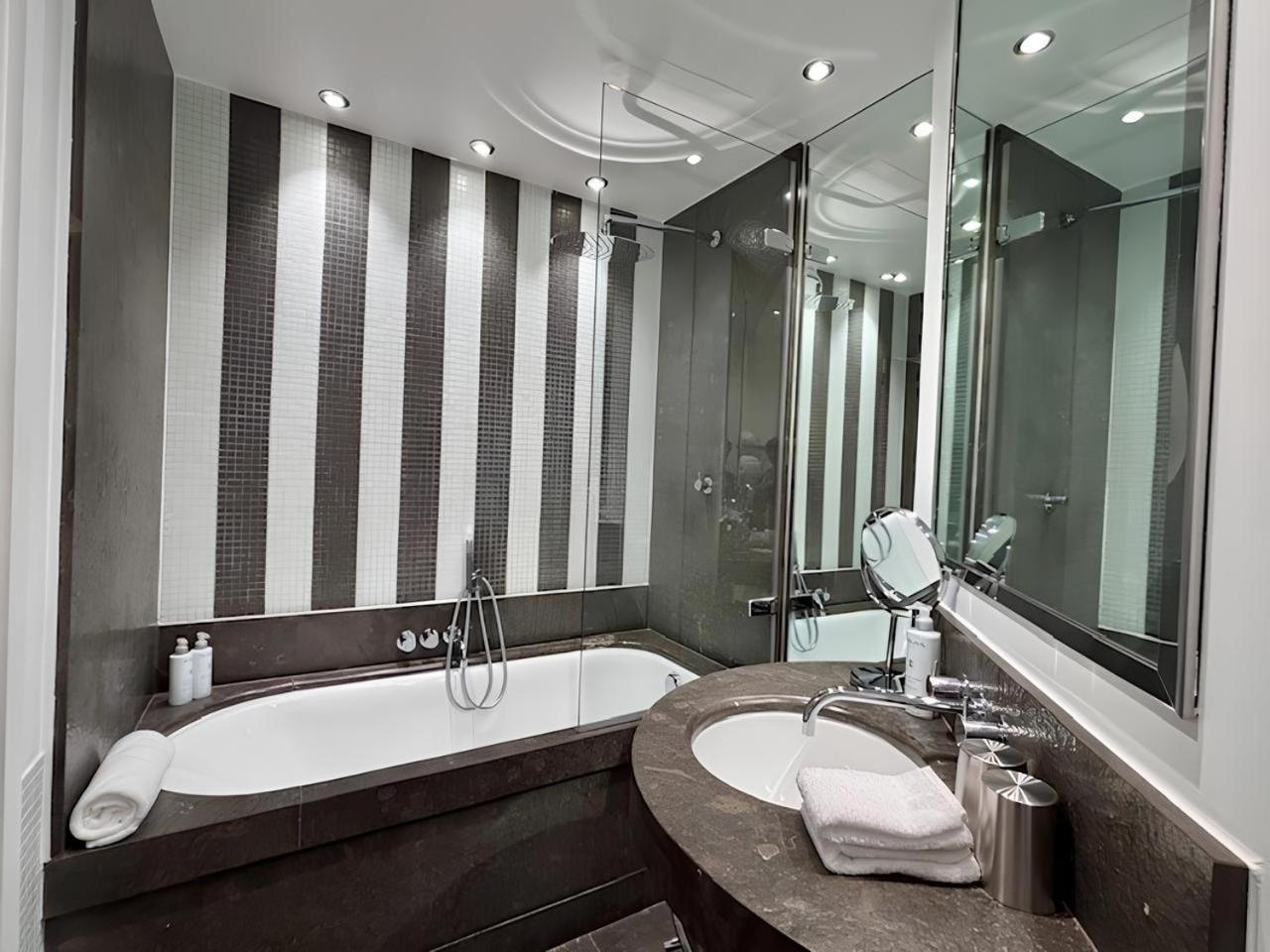 Le A - Champs-elysees Hotel Paris