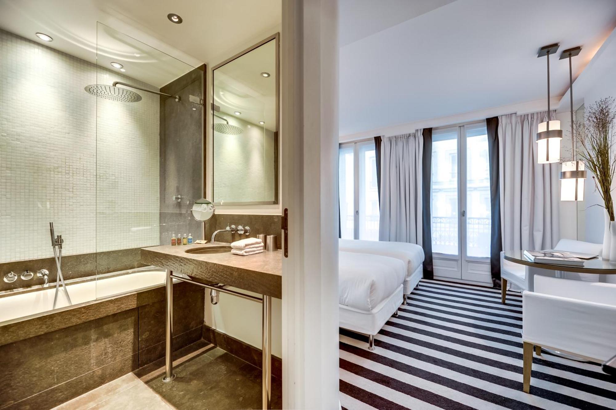 Le A - Champs-elysees 4*